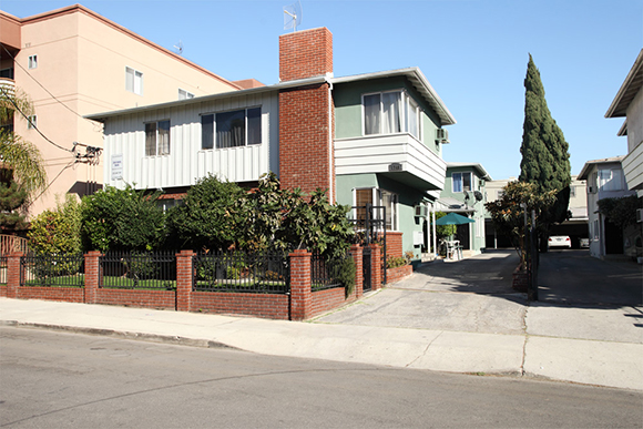 Mariposa Exterior